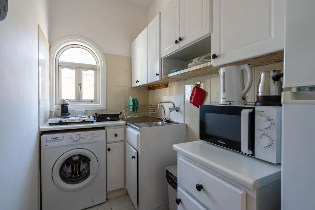 Groovy 1-Bedroom Apartment In לרנקה קפריסין