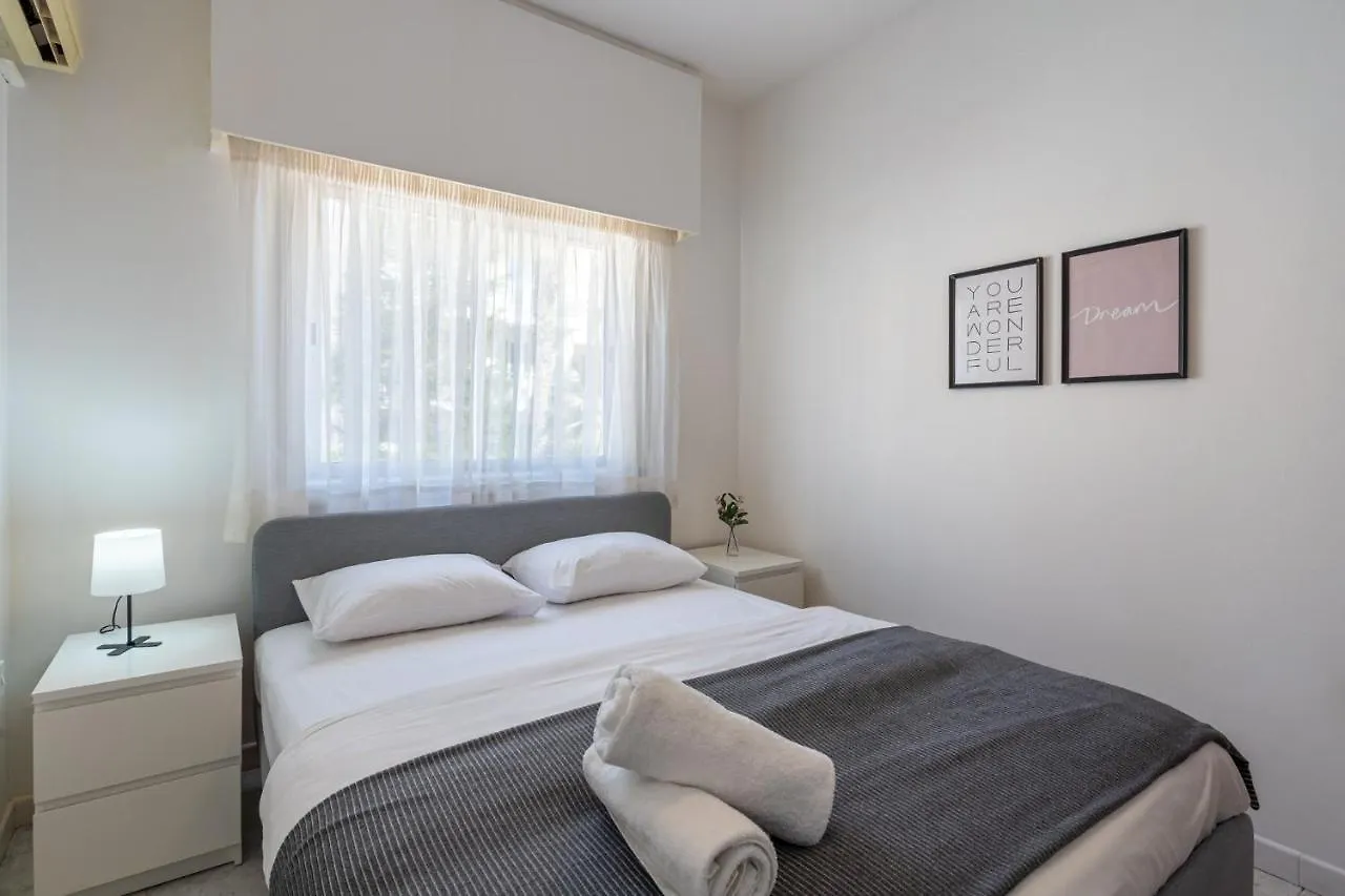 Groovy 1-Bedroom Apartment In לרנקה קפריסין