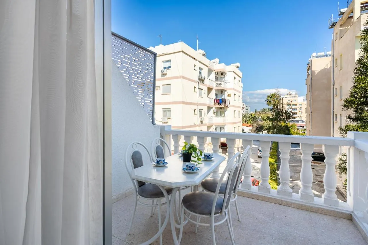 Groovy 1-Bedroom Apartment In לרנקה