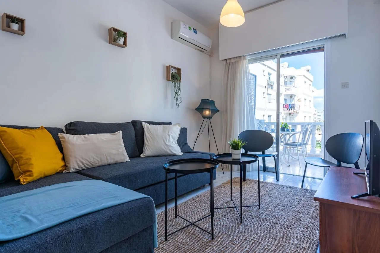 Groovy 1-Bedroom Apartment In לרנקה